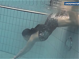demonstrating bright bosoms underwater makes everyone wild